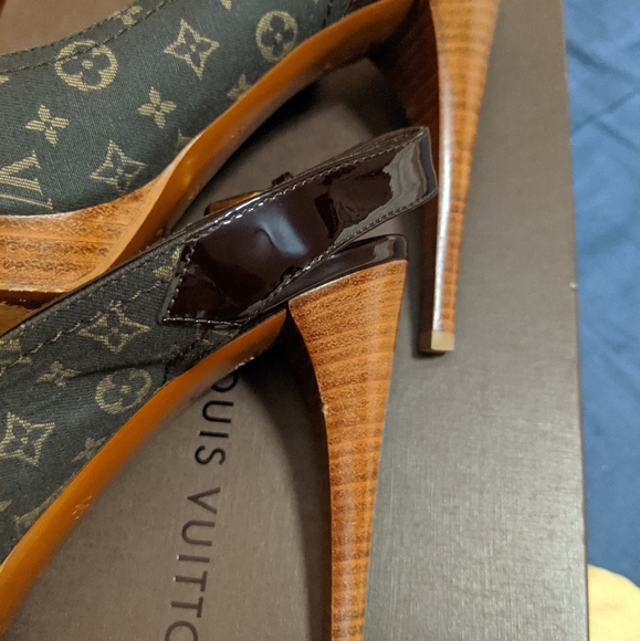 Louis Vuitton - Picture 3 of 12